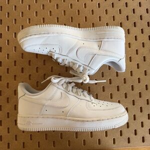 Women’s Nike Air Force 1 Sneakers Size [7]